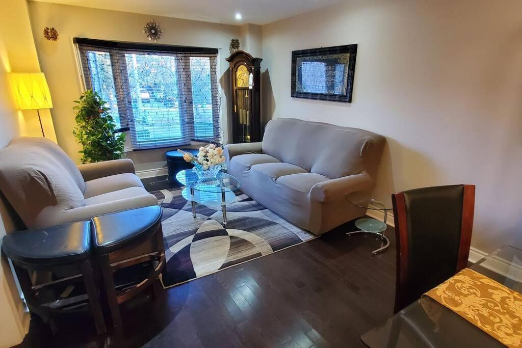 Beautiful House In Mississauga Apartment Exterior foto